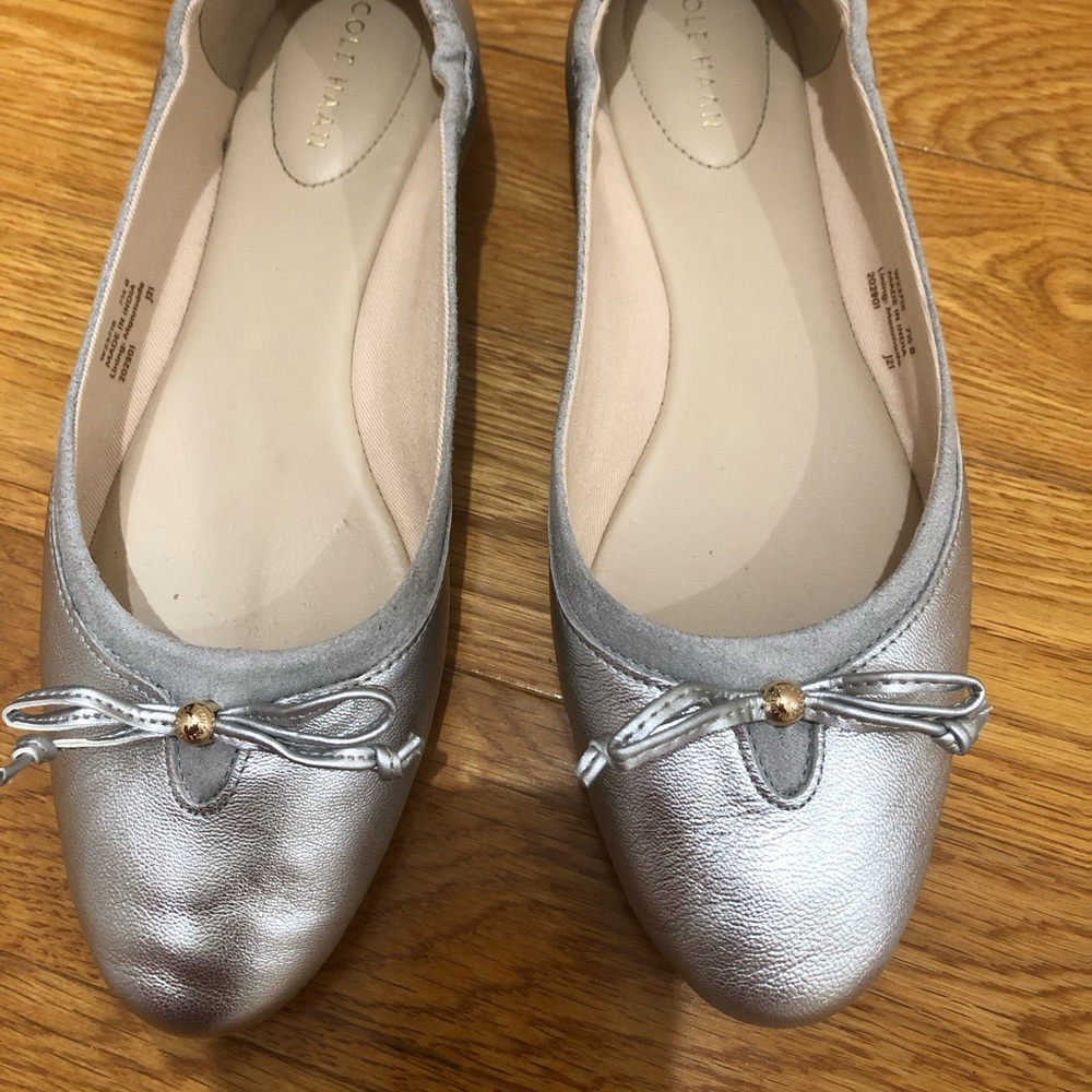Cole Haan Keira leather suede flats in silver - excellent condition